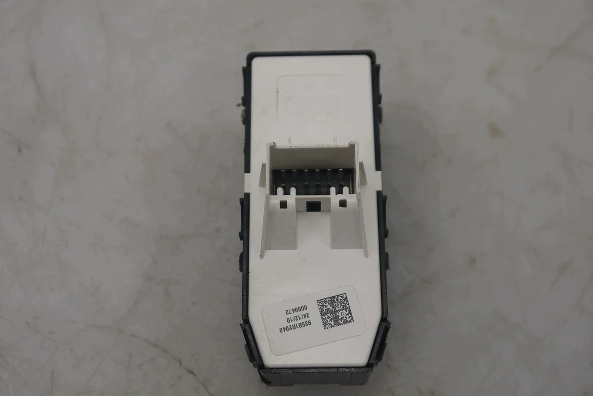 Kia Sportage V kytkin 93581R2040 image 7