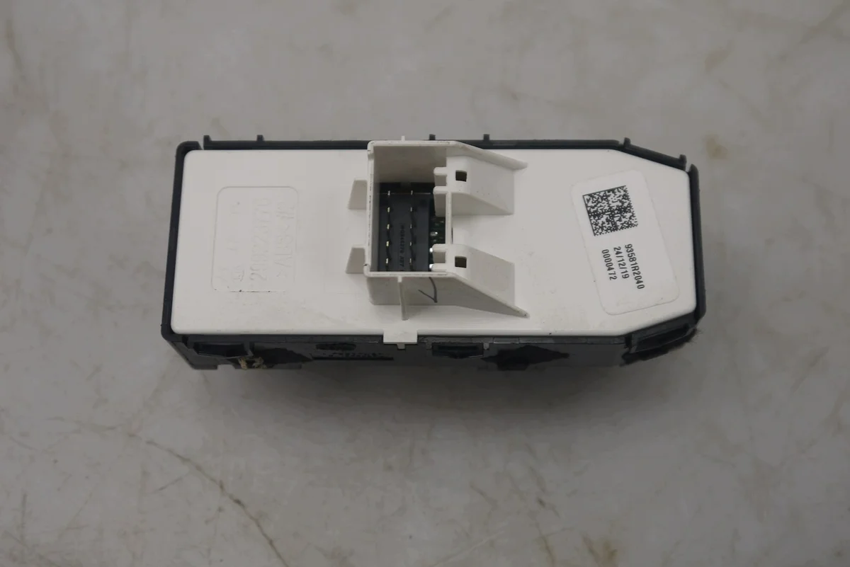 Kia Sportage V kytkin 93581R2040 image 8