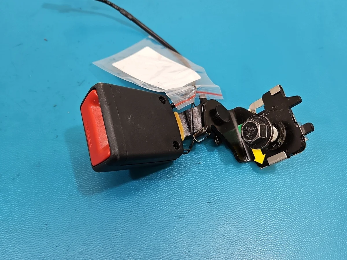 Ceinture de sécurité arrière droite Hyundai Elantra VII 89840AA100NN
