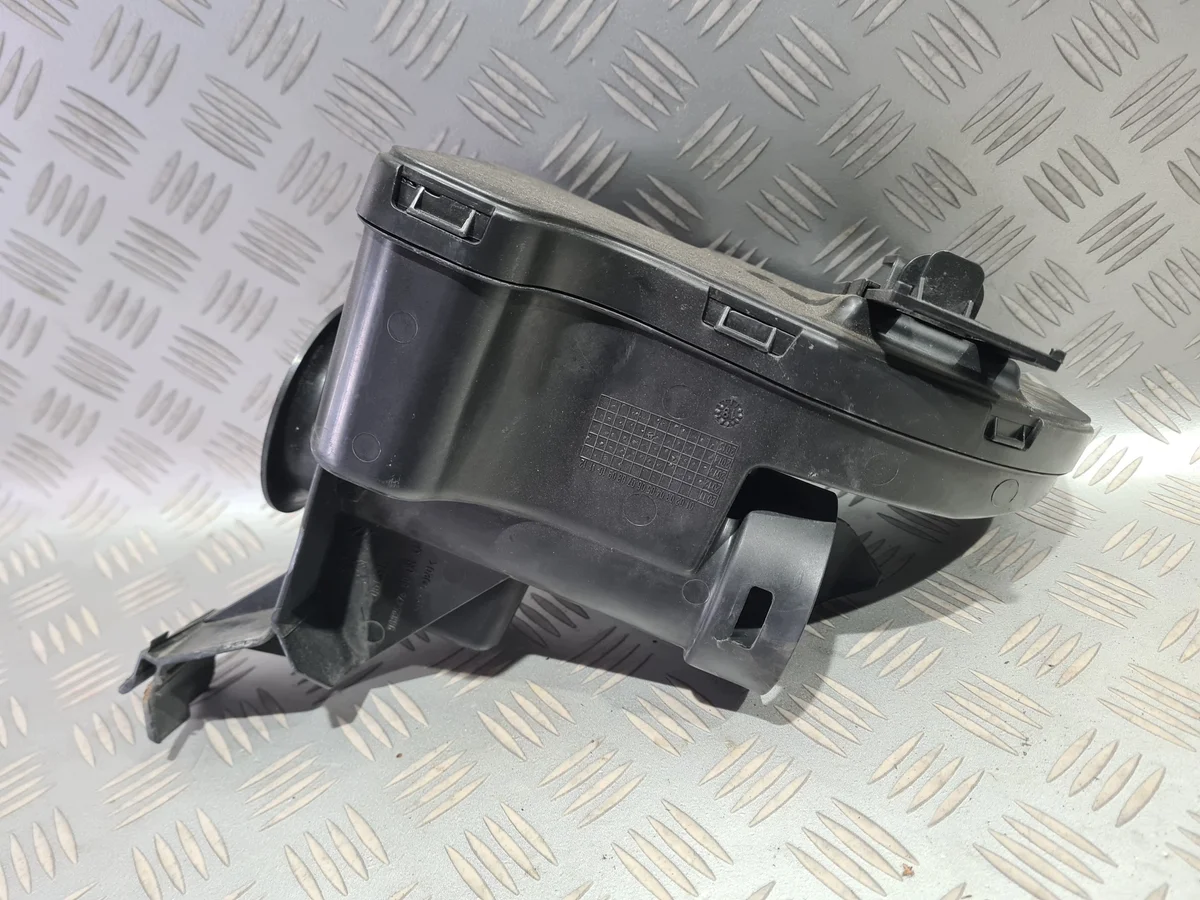 Opel Crossland X Ilmanottoaukko 9682647680