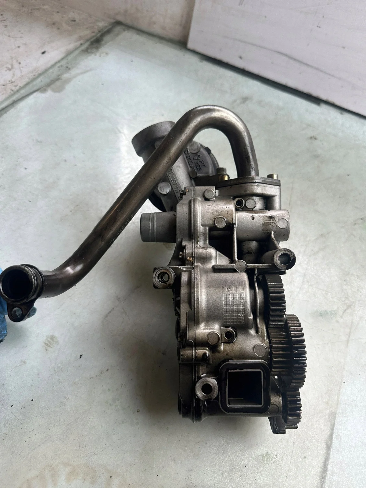 Audi A6 4F 5.2 FSI Pumpe 079115103L image 3
