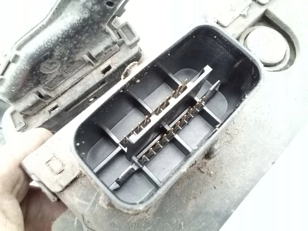 Elektrische Parkbremse Toyota Avensis T27 46300-05010 image 6