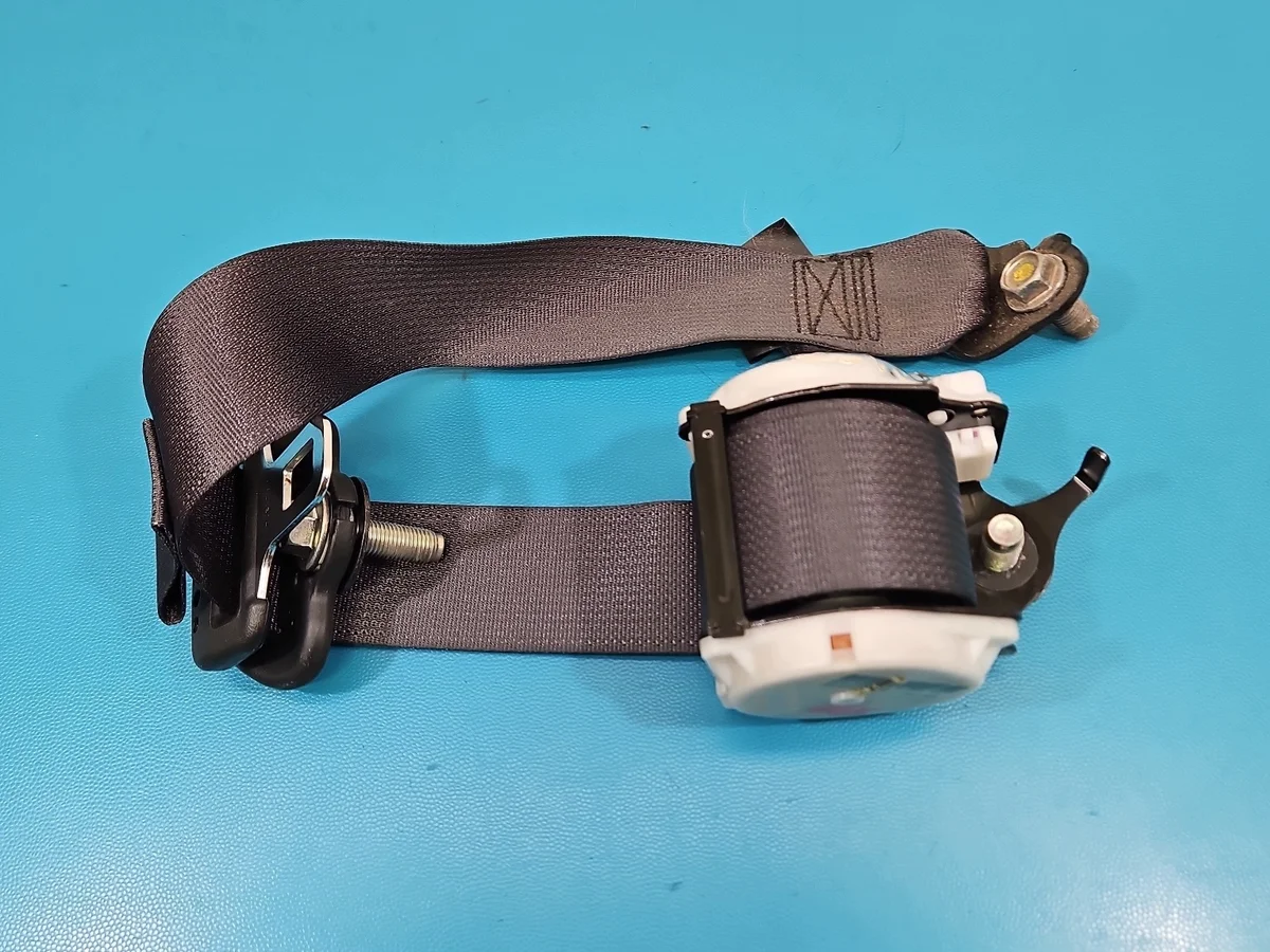 Ceinture de sécurité arrière droite Honda Civic IX 82450-TV1-E410-M4