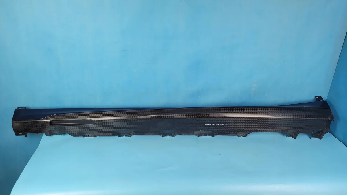 Koristelistat BMW X6 G06 vasen 8069995