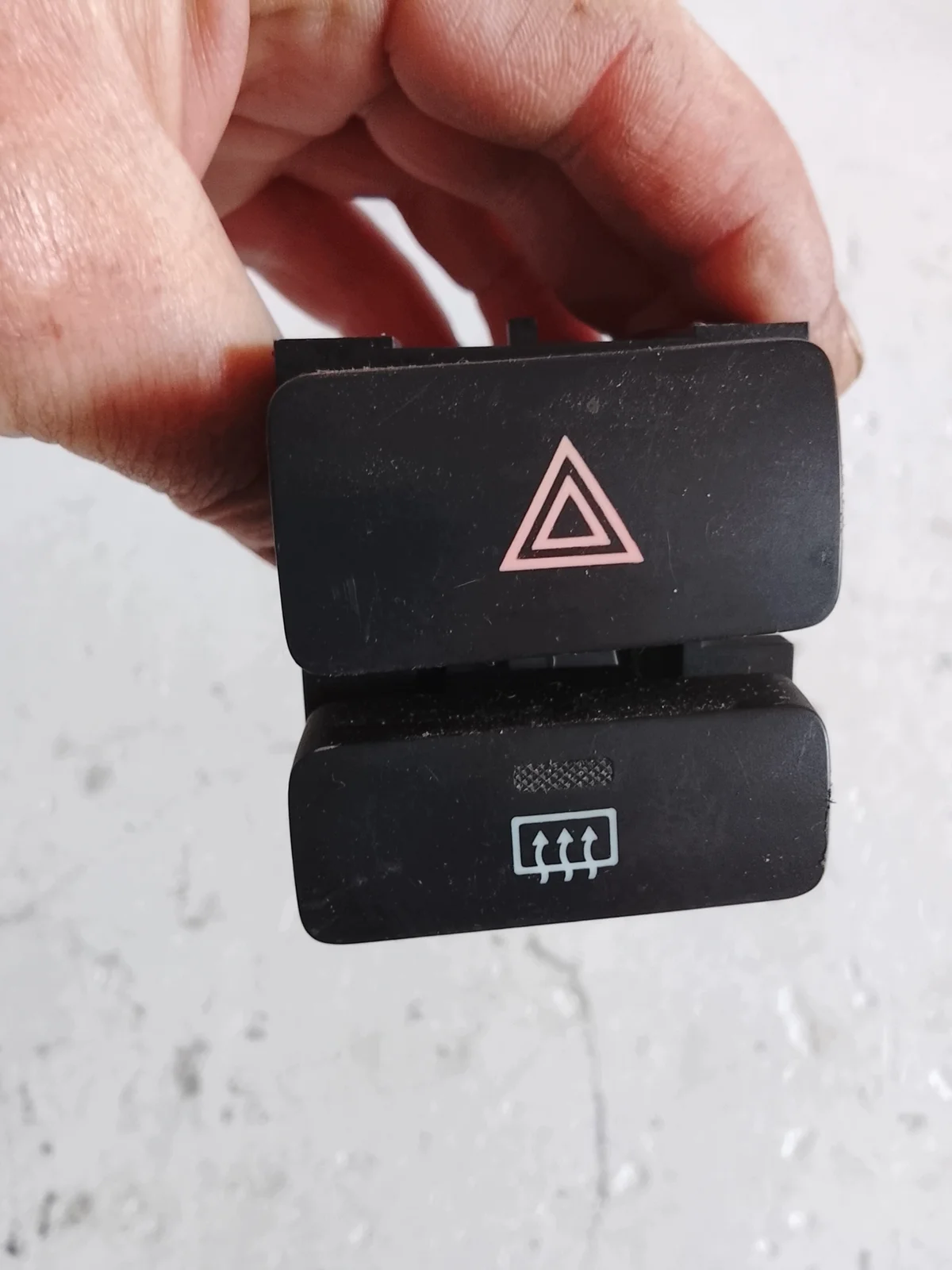 Interruptor Luzes Emergência Toyota Corolla E12 84332-02091-B
