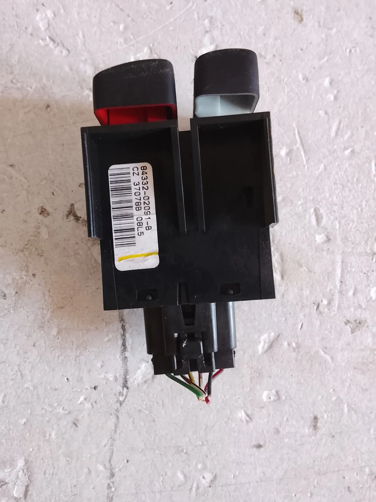 Schalter Warnblinker Heckscheibenheizung Toyota Corolla E12 84332-02091-B image 3