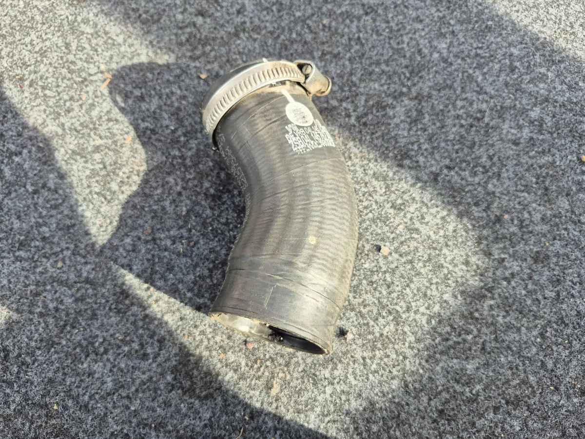 Intercooler-putki Skoda Superb 04L145828D