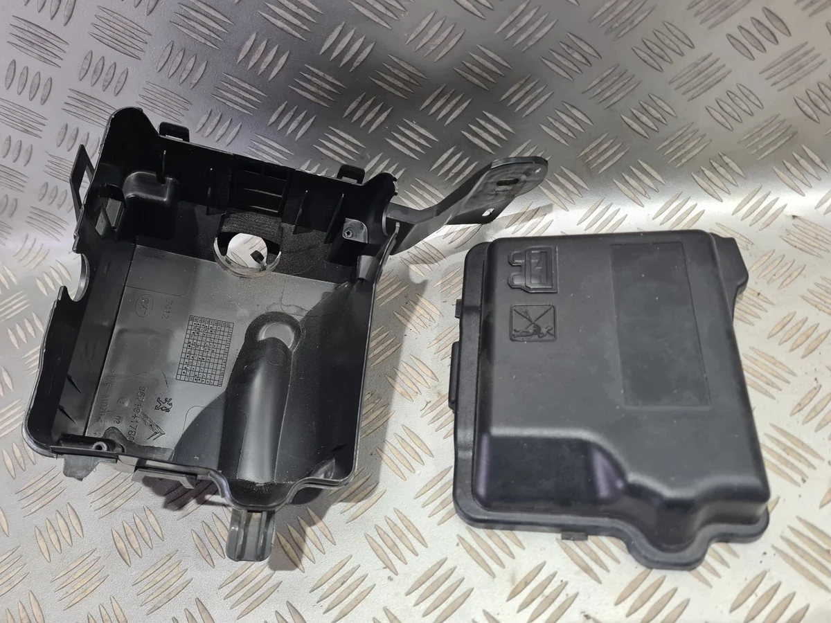 Boîtier fusible Opel Crossland X 1.2 Turbo 9671941780