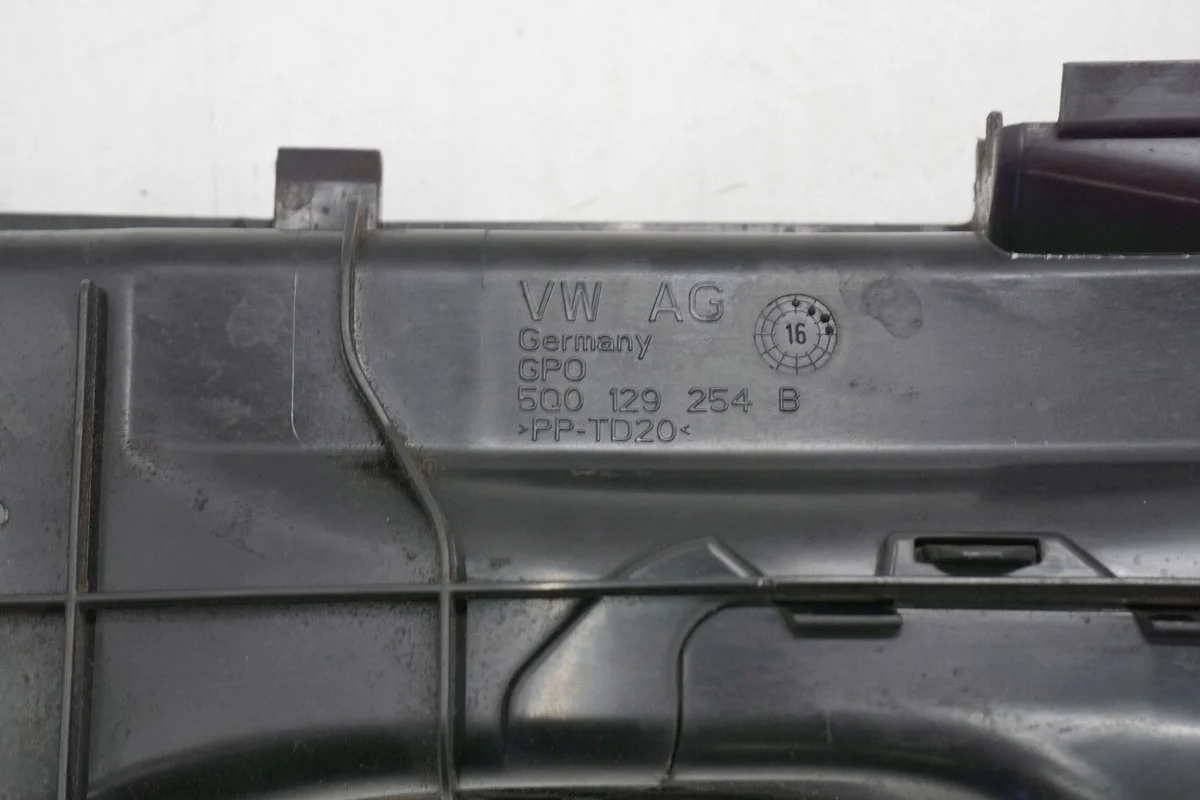 Ilmanottoaukko Audi A3 8V 5Q0129254BACR image 4