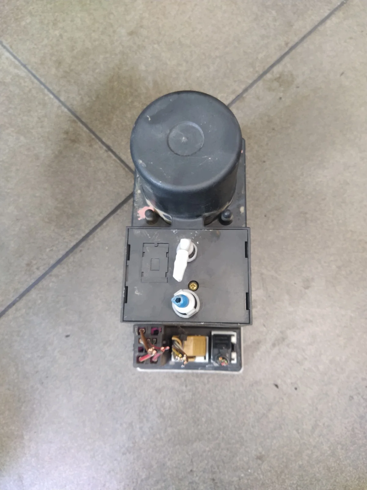 Keskuslukitus pumppu Audi A3 A4 8L0862257K image 3