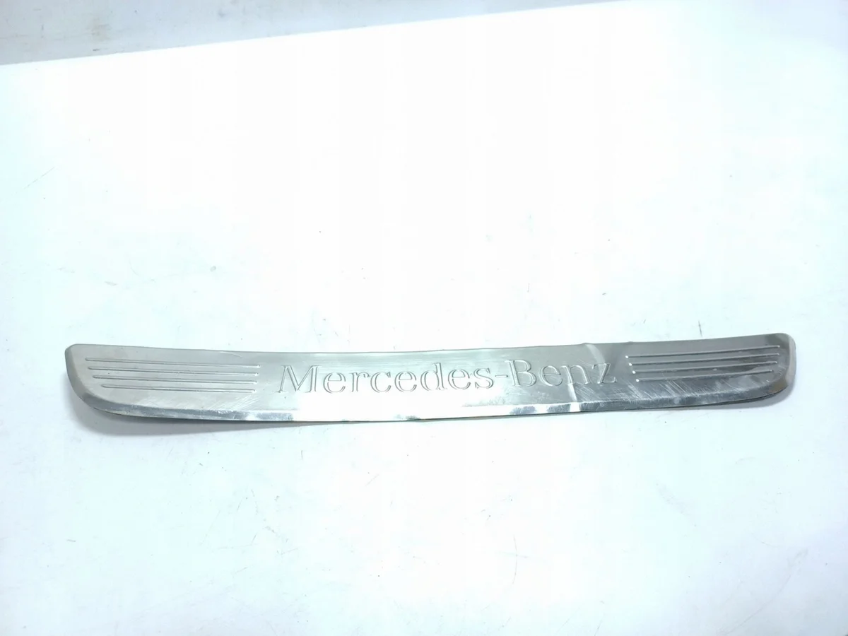 Moldura umbral Mercedes-Benz Clase C A2056800035