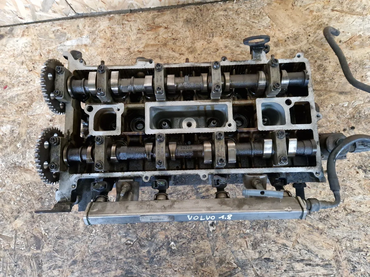 Cylinderhuvud Volvo S40 II Ford Mazda 1.8 16V 1S7G-6090-AX