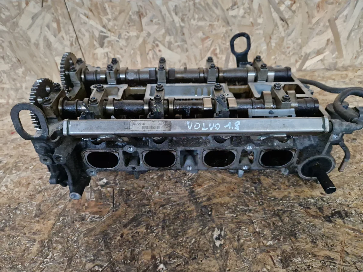 Moottorin sylinterikansi Volvo S40 II Ford Mazda 1.8 16V 1S7G-6090-AX