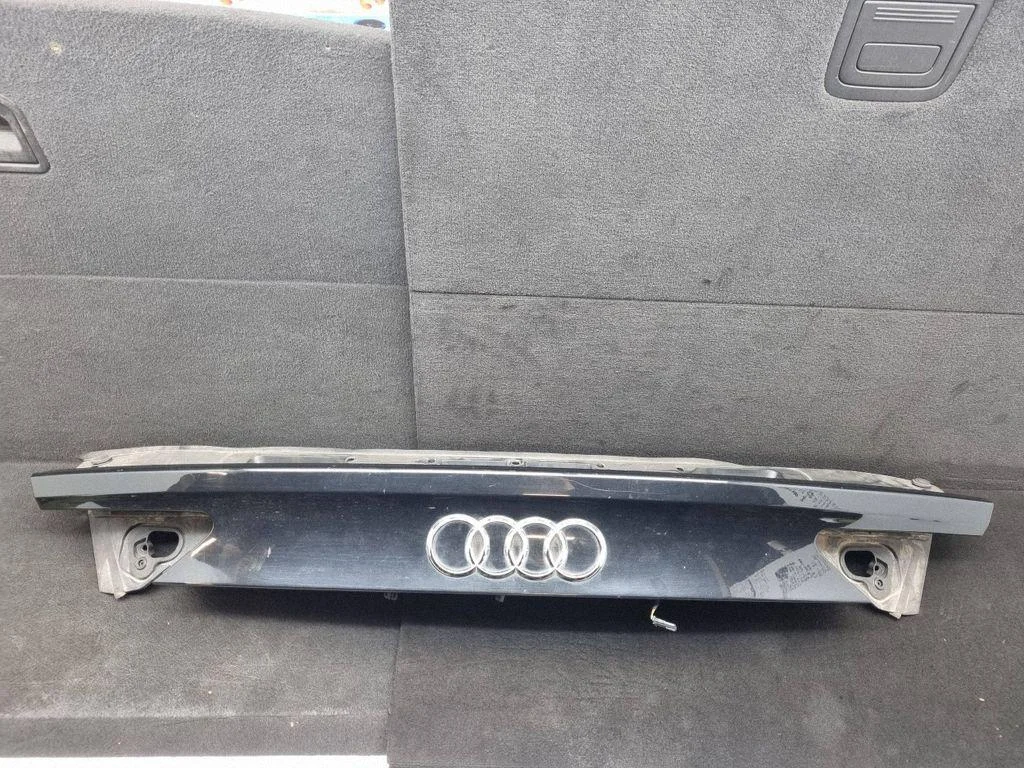 Audi A7 4G S-Line takaluukun lista 4G8827086E image 2