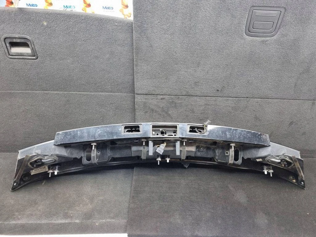Audi A7 4G S-Line takaluukun lista 4G8827086E image 3