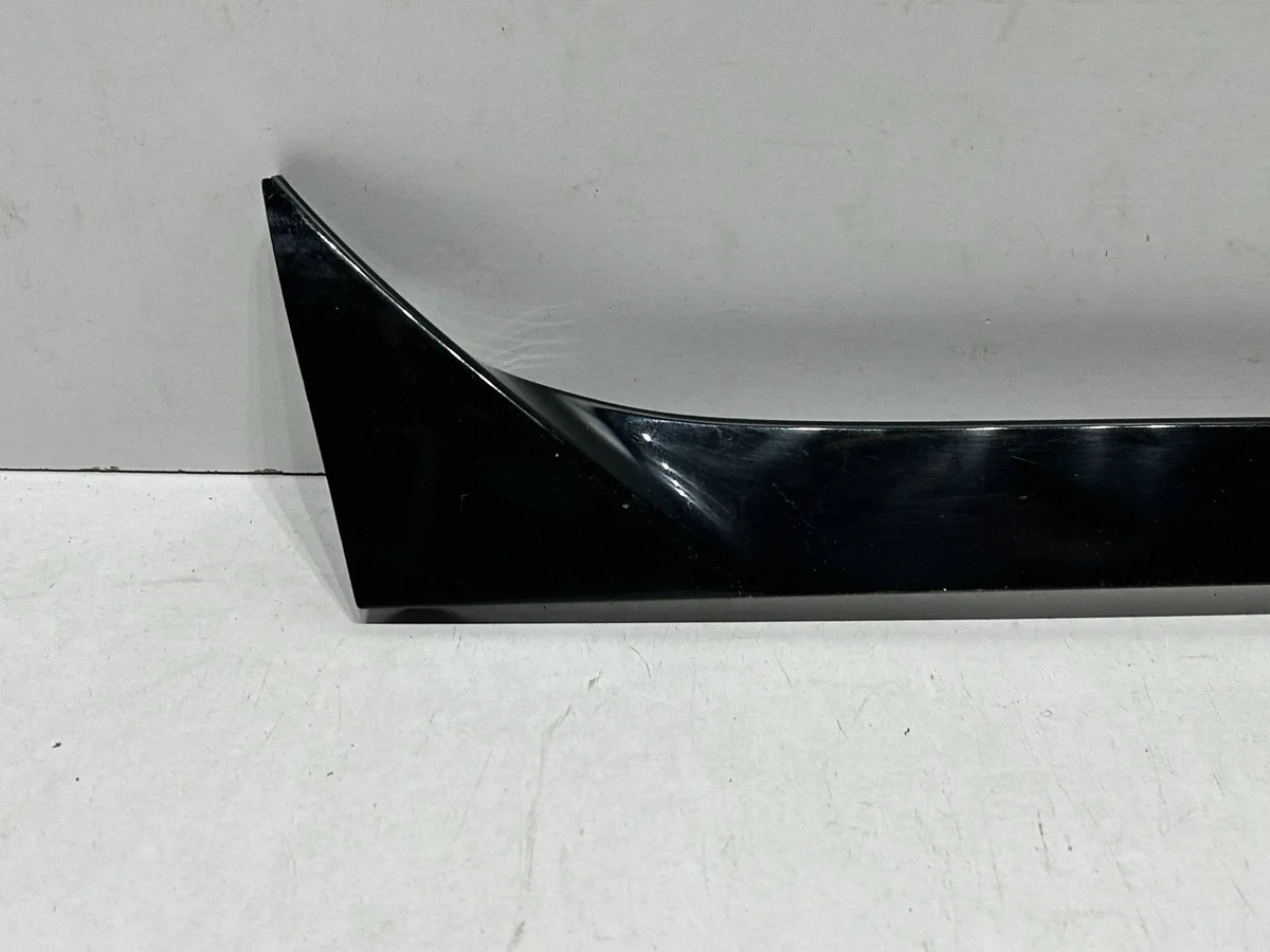 Spoiler arrière gauche Volkswagen Touran III 5TA827939