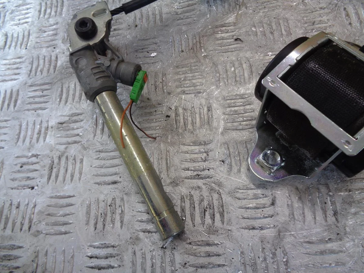 Sicherheitsgurt links vorne Opel Corsa D 607707500C image 3