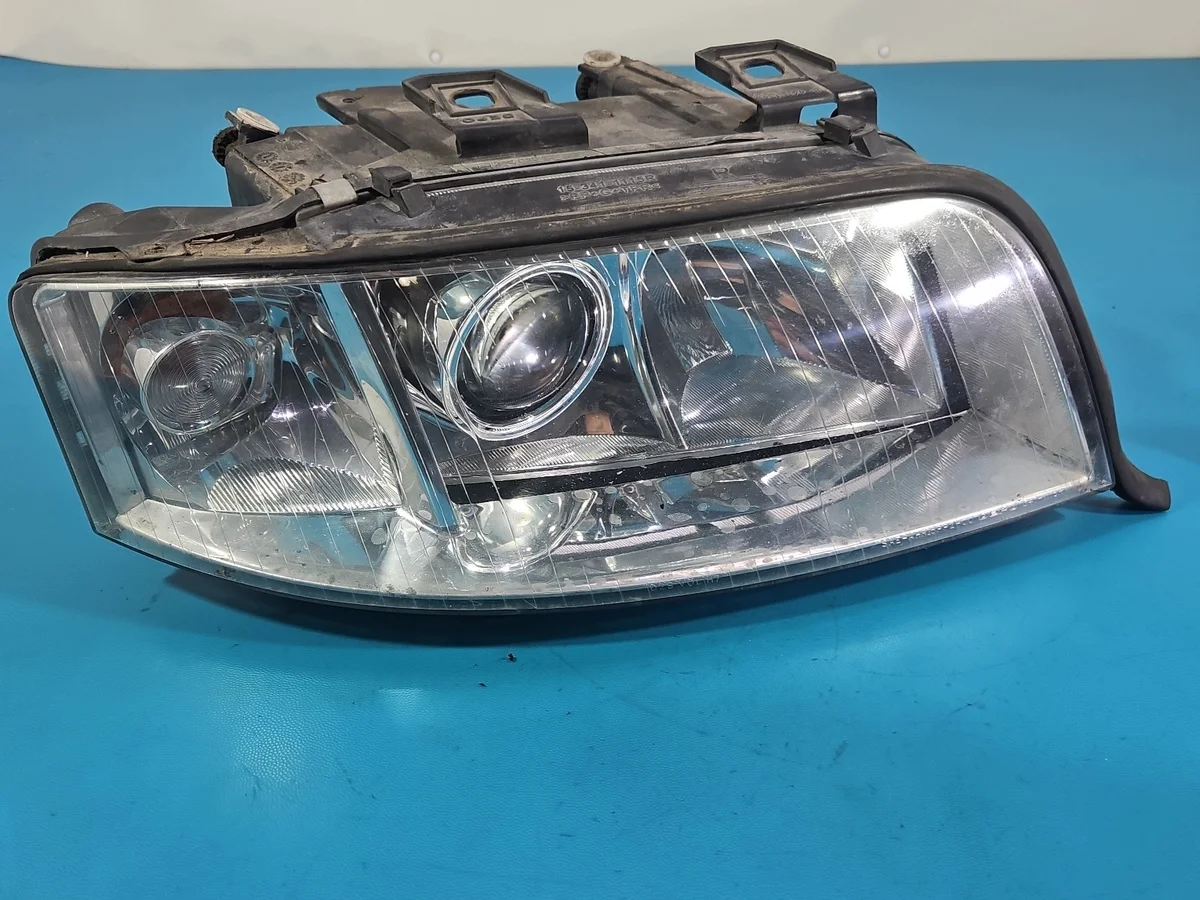 Farol Direito Audi A6 C5