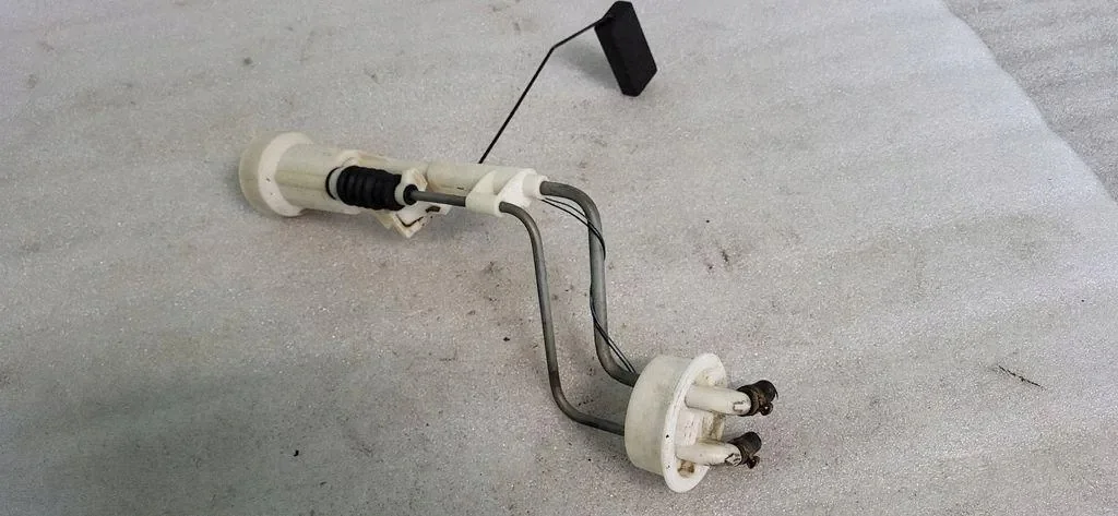 VW Passat B4 Kraftstoffpumpen-Modul 333919051