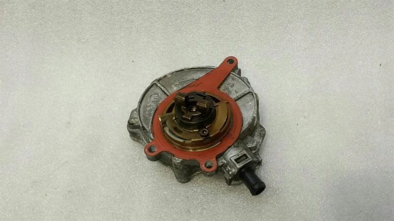 Bomba de vacío Audi A7 4G 3.0 TFSI 06E145100R image 3