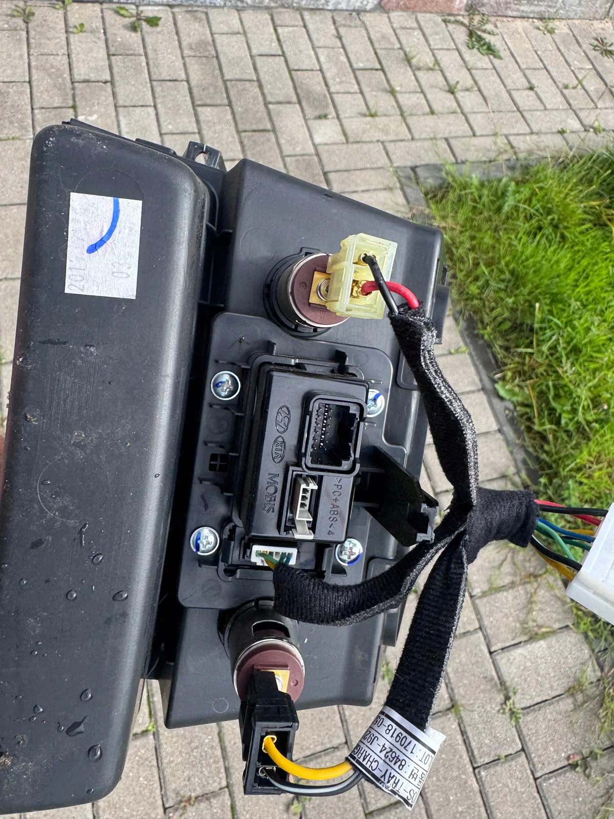 Hyundai Kona I 84680J9270 12V-pistoke image 3