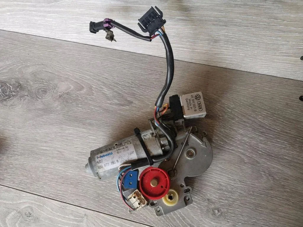 Sähkömoottori kattoluukulle Audi 80 S2 0390201681