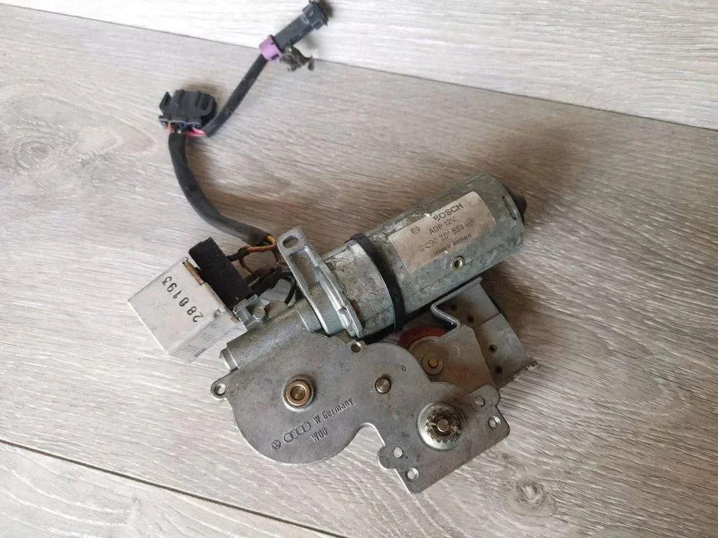 Audi 80 S2 Schiebedach Motor 0390201681 image 4