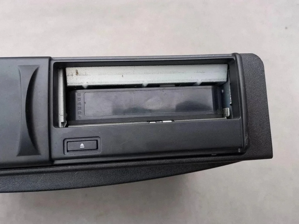 Opel Astra G II CD-vaihtaja Blaupunkt 90569379