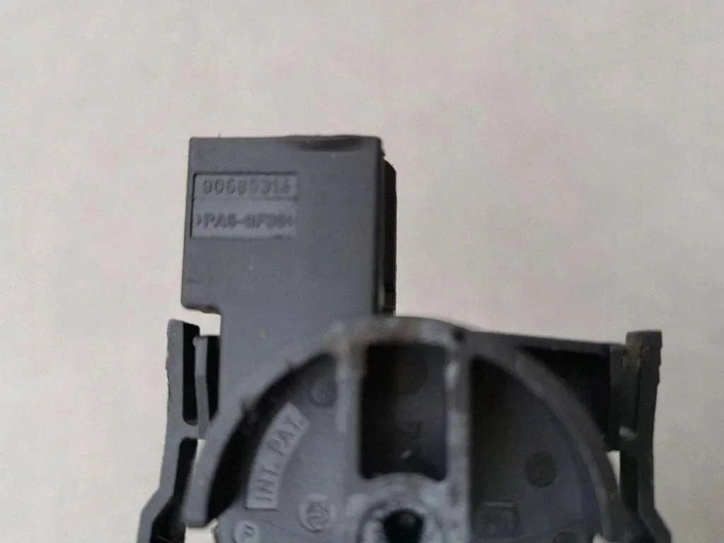 Opel Astra G Ignition Switch 90589314 image 4