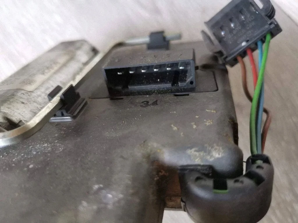 Audi 80 B4 kattoluukun moottori 8A5959591
