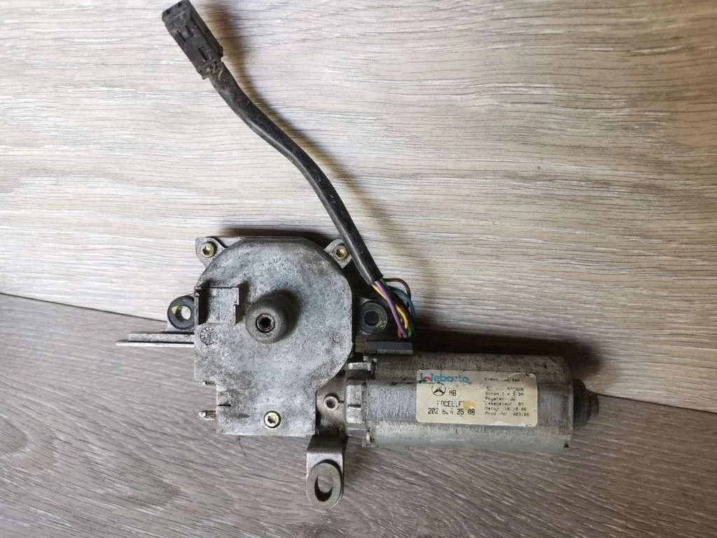 Moteur de toit ouvrant Mercedes Classe E W210 2028200508