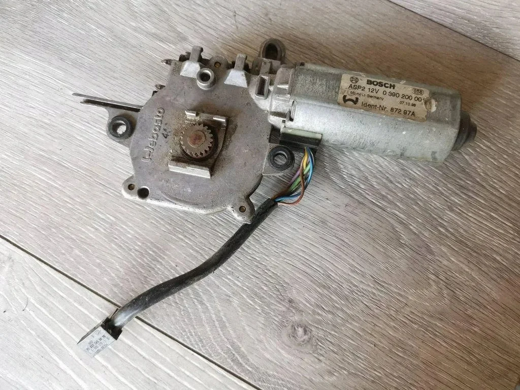 Lasikattomoottori Mercedes E W210 2028200508