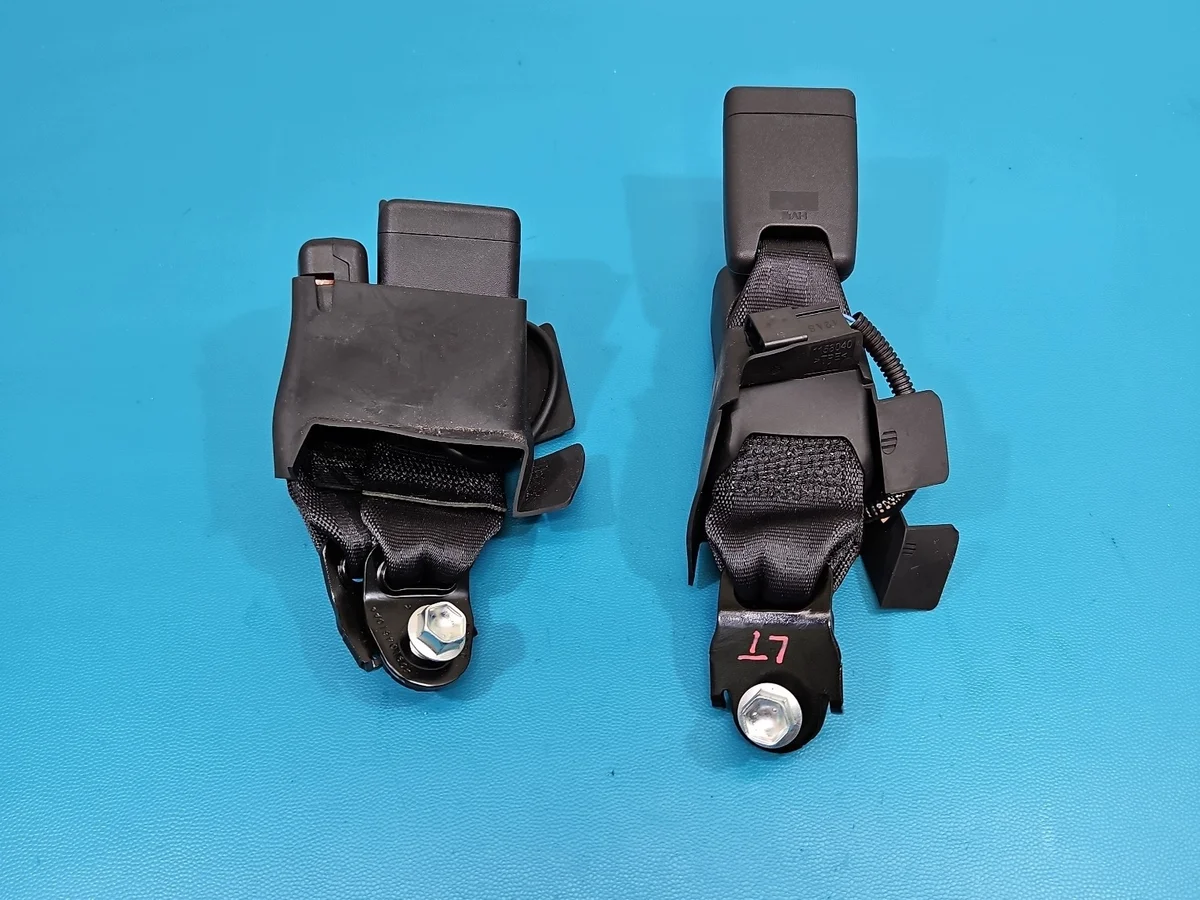 Toyota Yaris IV 309104610AA - Boucle de ceinture arrière gauche