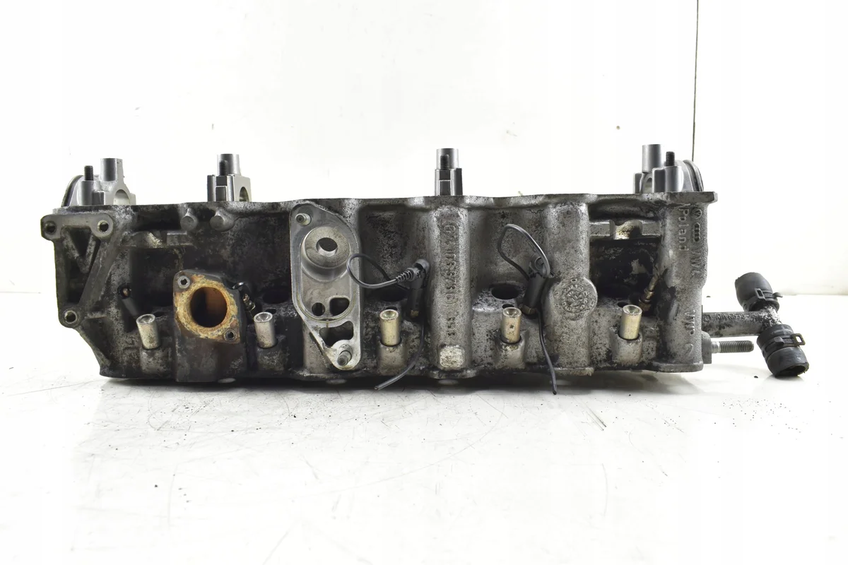 Sylinterikansi VW Transporter T4 LT II 2.5 TDI 074103373G