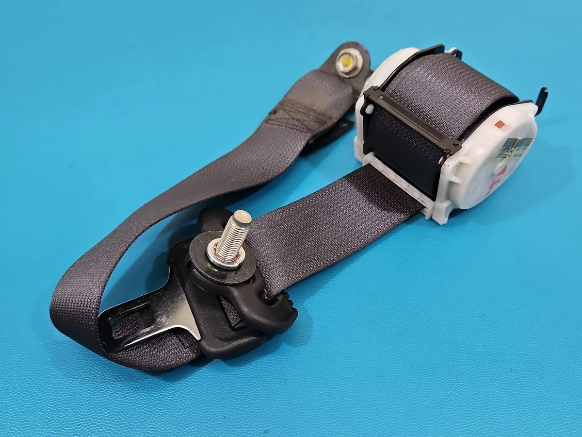 Honda Civic IX Sicherheitsgurt hinten links