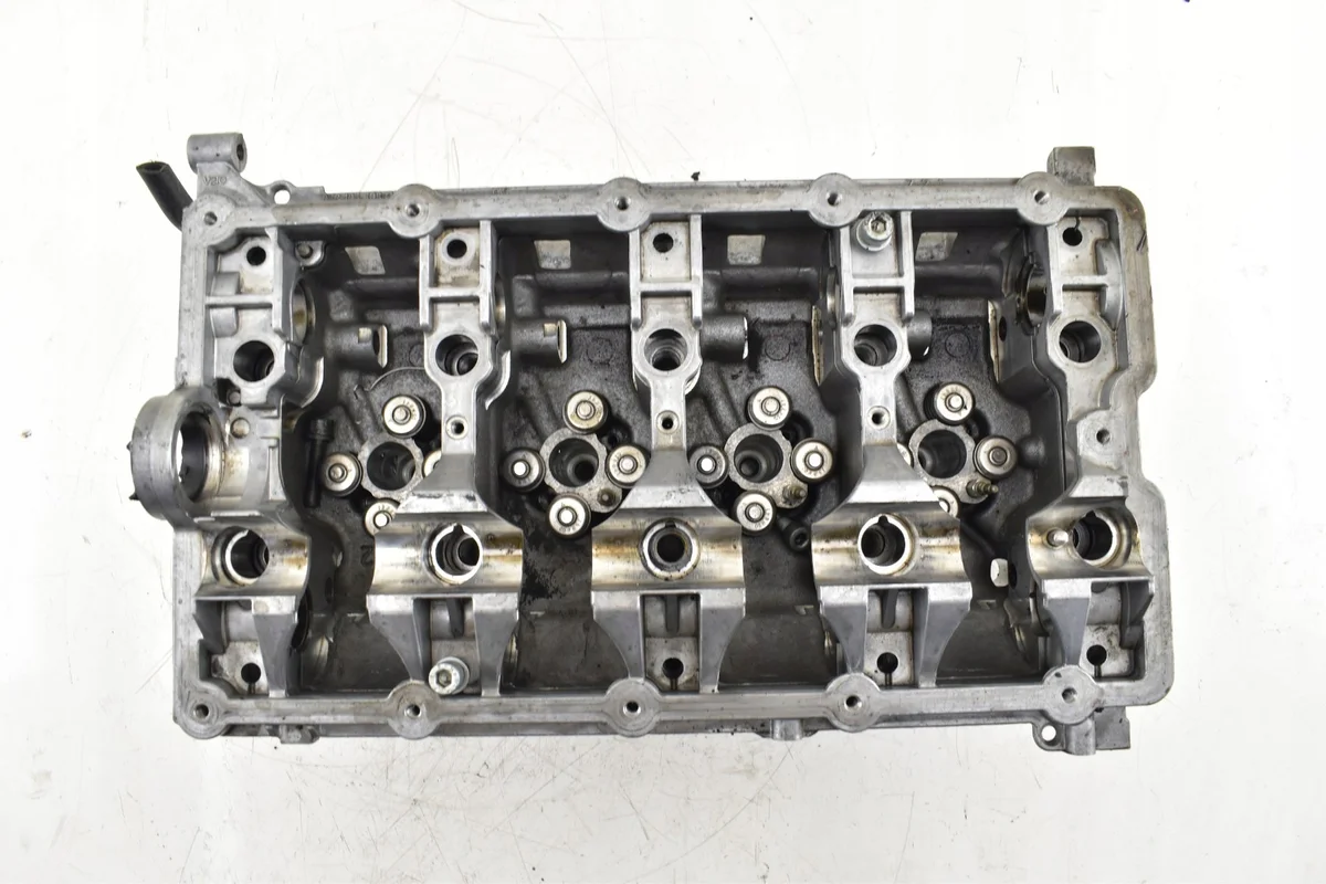 Sylinterikansi VW Audi Seat Skoda 2.0 TDI 03G103373A