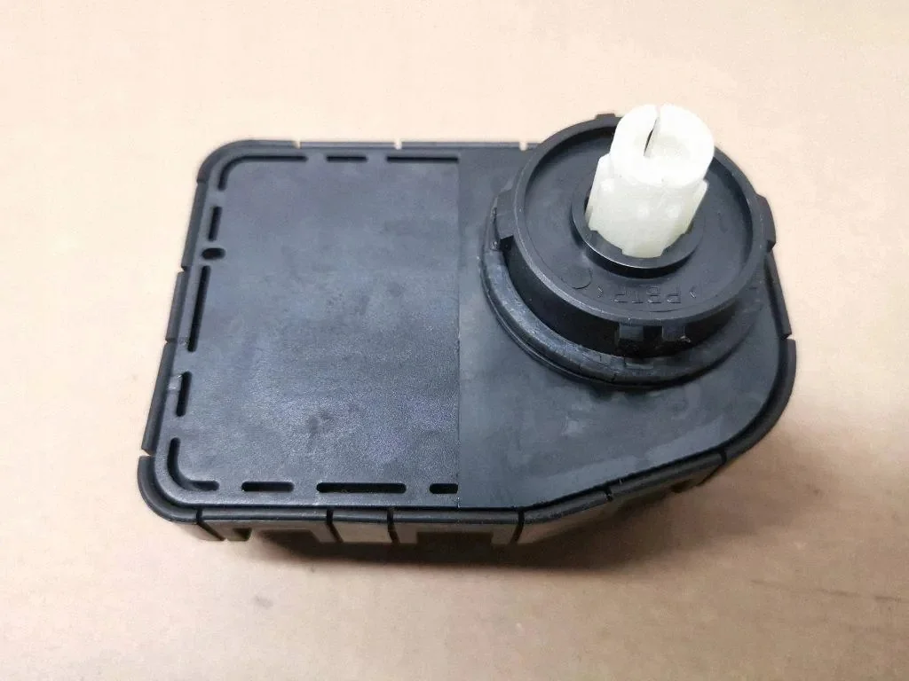 Stellmotor Xenon Mercedes E W210 00745700