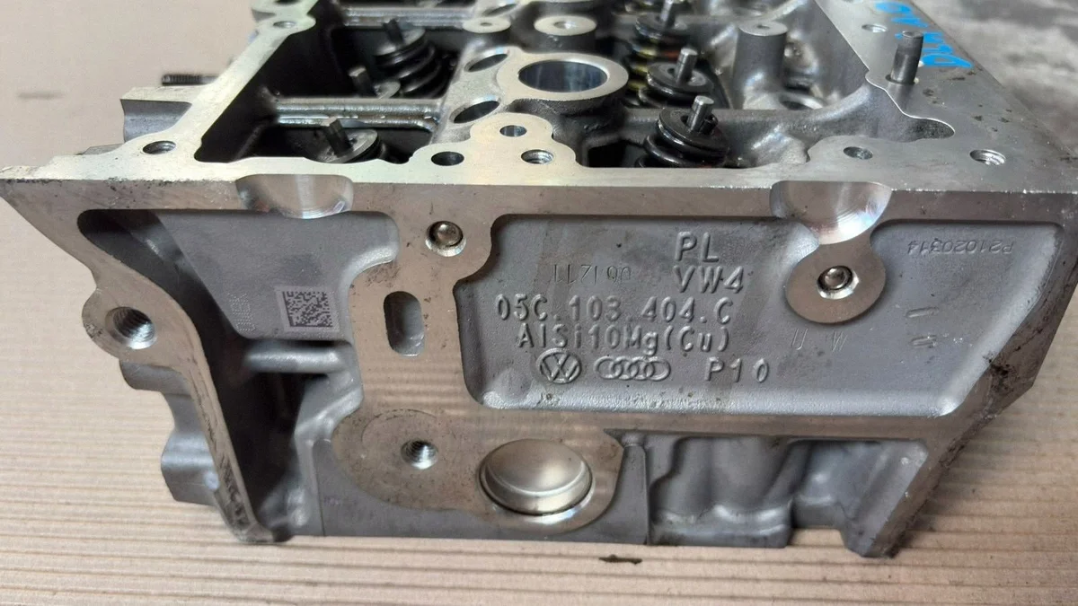Moottorin kansi VW Polo 1.0 TSI 05C103404C
