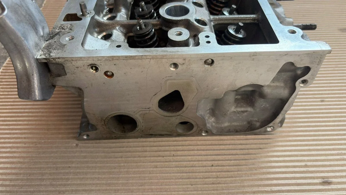 Moottorin kansi VW Polo 1.0 TSI 05C103404C image 4