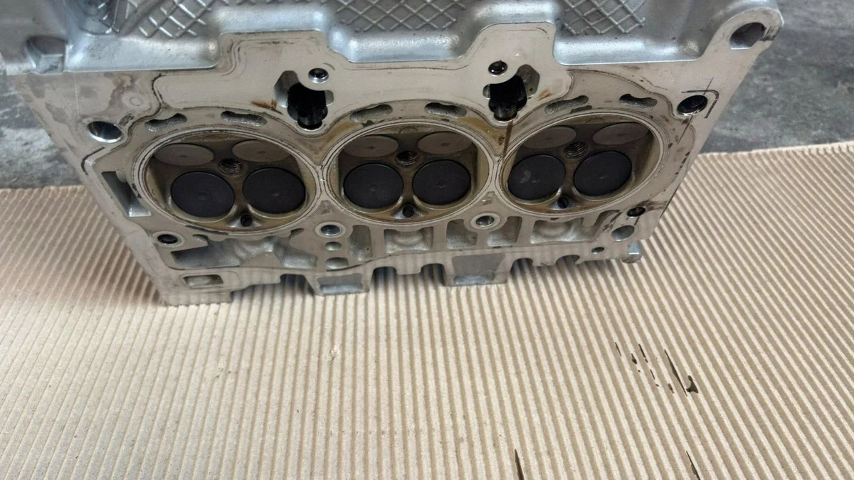 Moottorin kansi VW Polo 1.0 TSI 05C103404C image 6