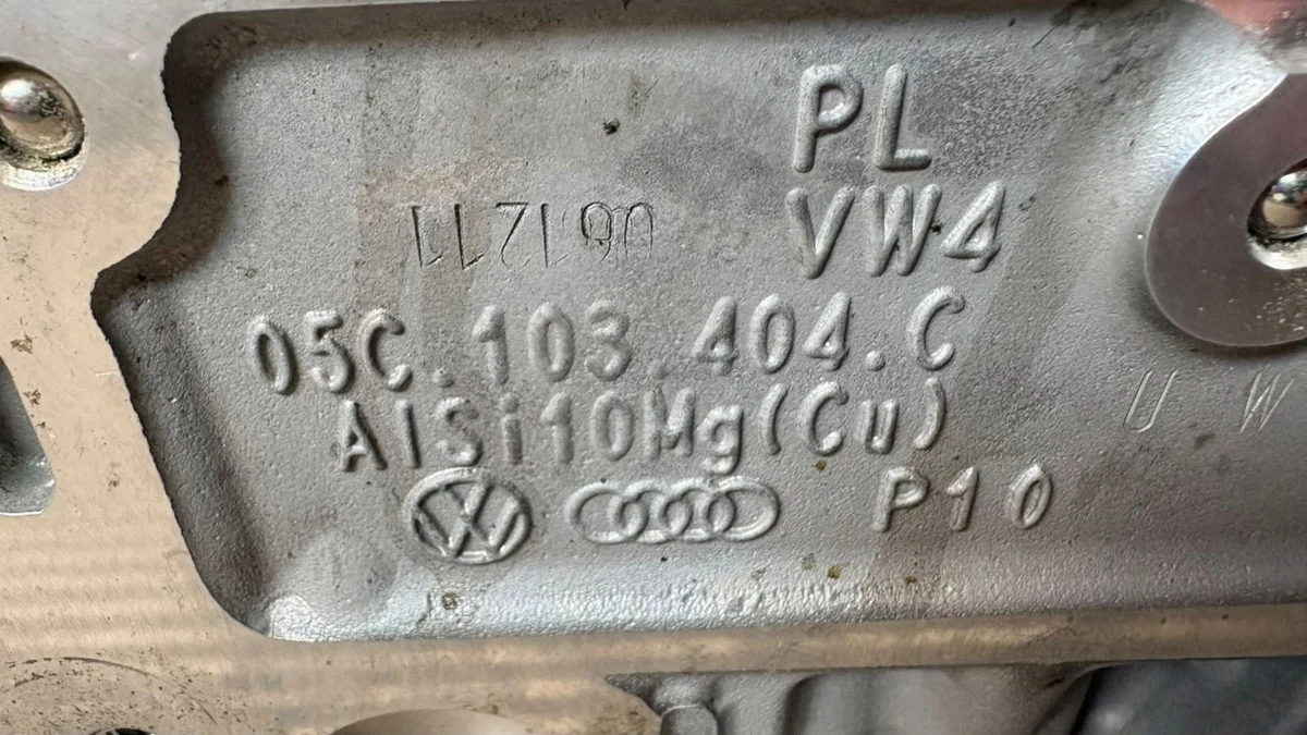 Moottorin kansi VW Polo 1.0 TSI 05C103404C image 7