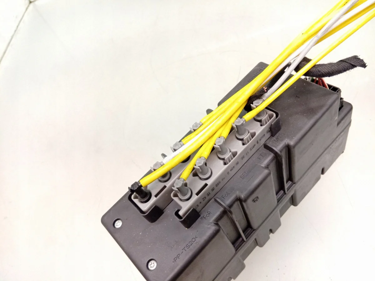 Central Locking Pump Mercedes-Benz S W220 2208000348