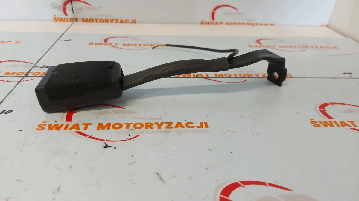 VW Passat CC turvavyön kiinnike 1K8857755D image 3