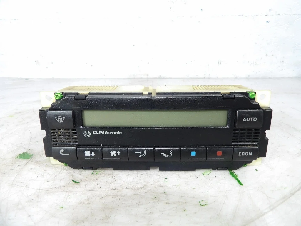 Ilmastointipaneeli VW Golf IV 3B1907044A