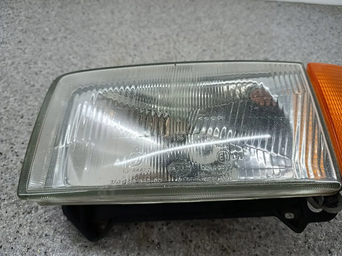 Scheinwerfer links VW Transporter T4 302-136-369-00 HELLA image 3