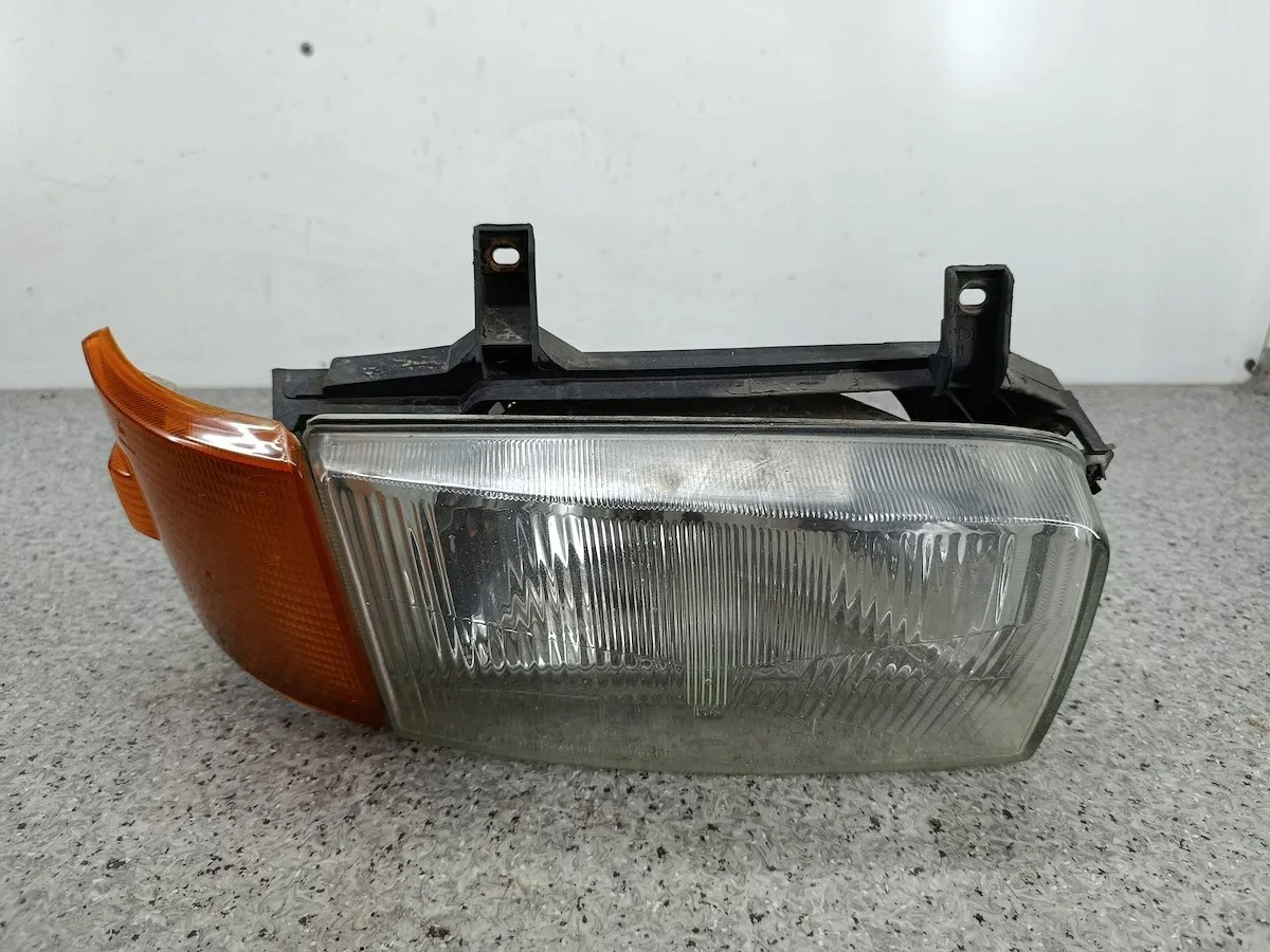Scheinwerfer rechts VW Transporter T4 302-136-370-00 HELLA image 3