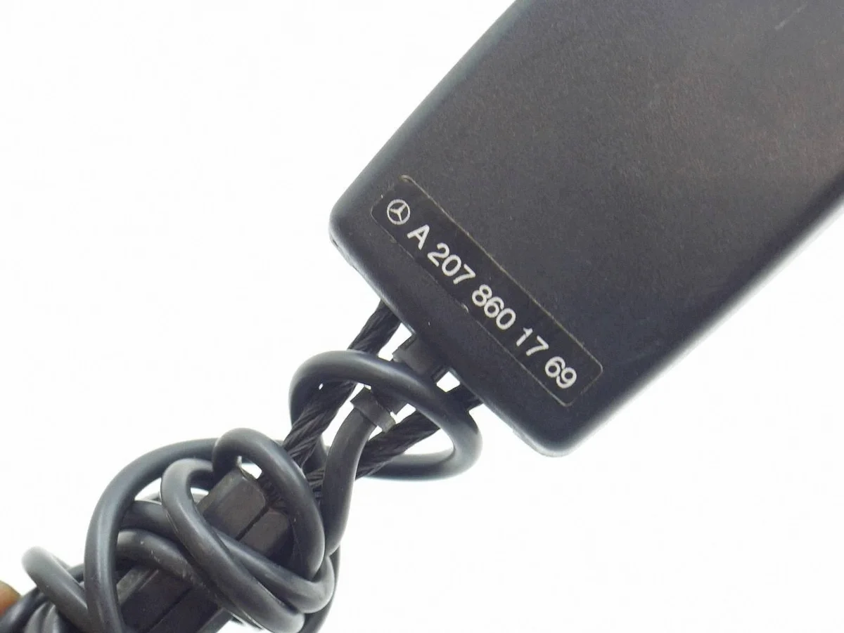 Kiinnike, vasen etu, Mercedes E W207, WAH48550 image 4