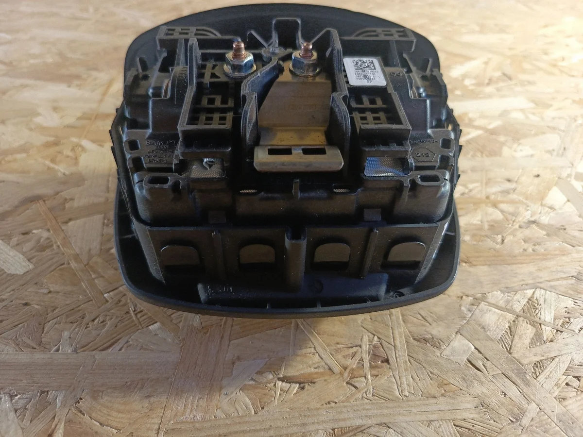 Renault Megane III Airbag-ohjauspyörä 6106288 thumbnail 4