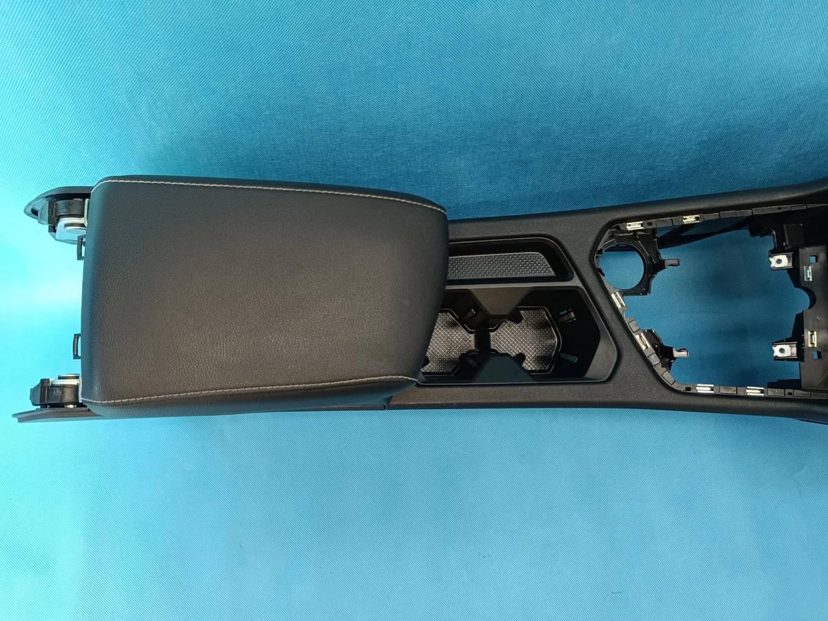 VW Tiguan keskitunneli 5NN863243 thumbnail 5