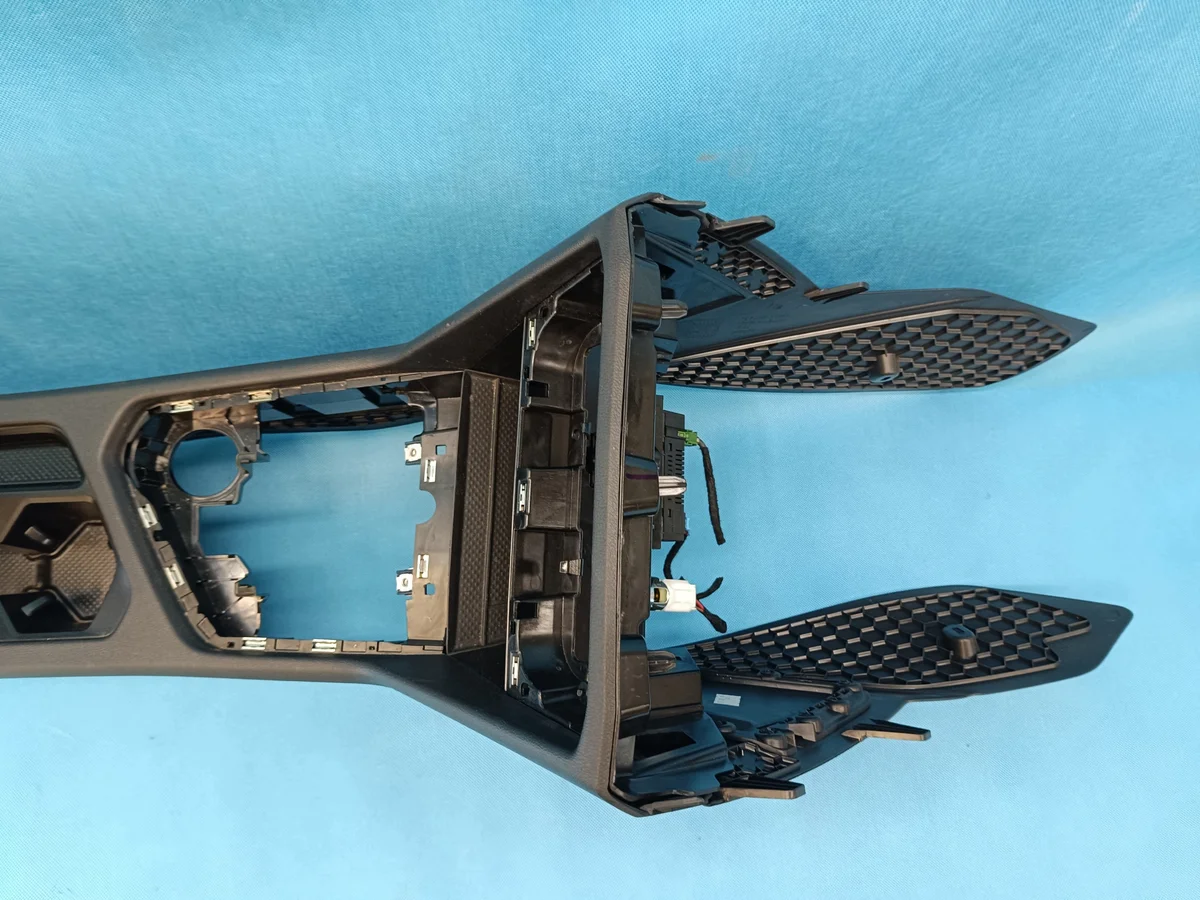 VW Tiguan keskitunneli 5NN863243 thumbnail 6